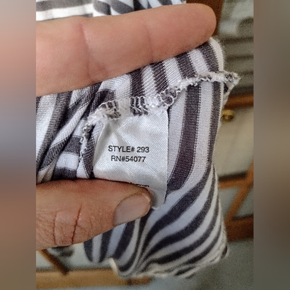 CAbi Tunic Racerback Tank w/ Fabric Rosettes, White/Gray, Size Small, Style 293 - Picture 6 of 7